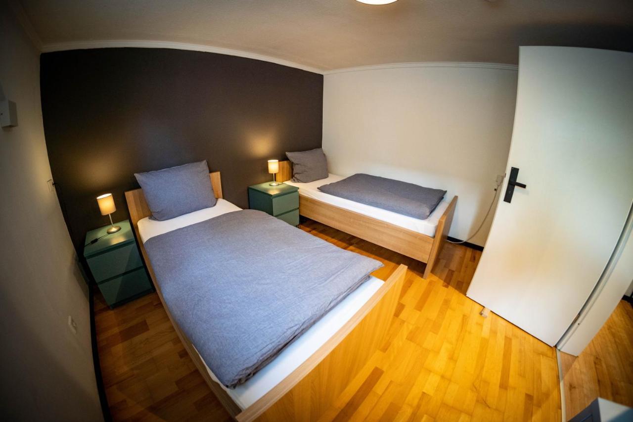 Gemuetliche 2-Zimmer Souterrain Wohnung Düsseldorf Kültér fotó