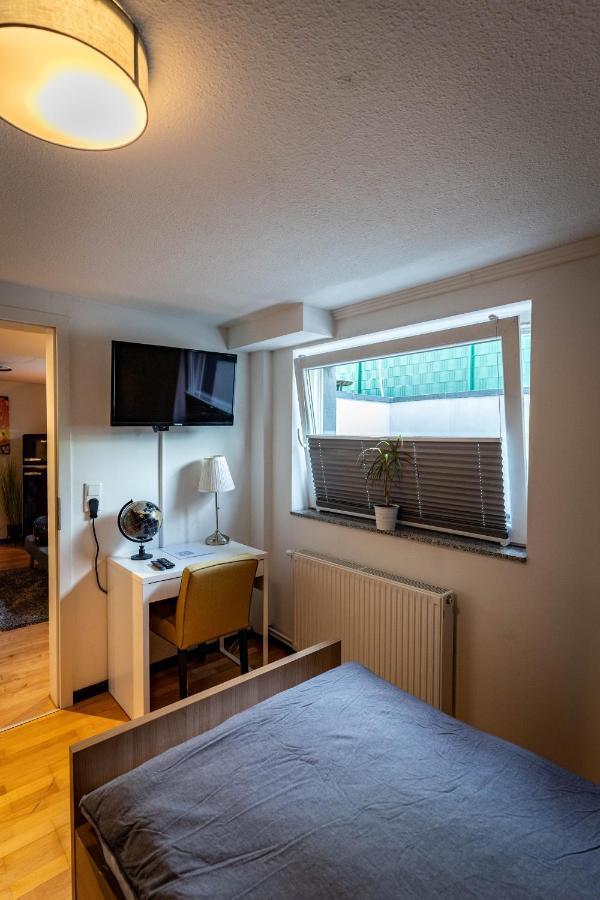 Gemuetliche 2-Zimmer Souterrain Wohnung Düsseldorf Kültér fotó