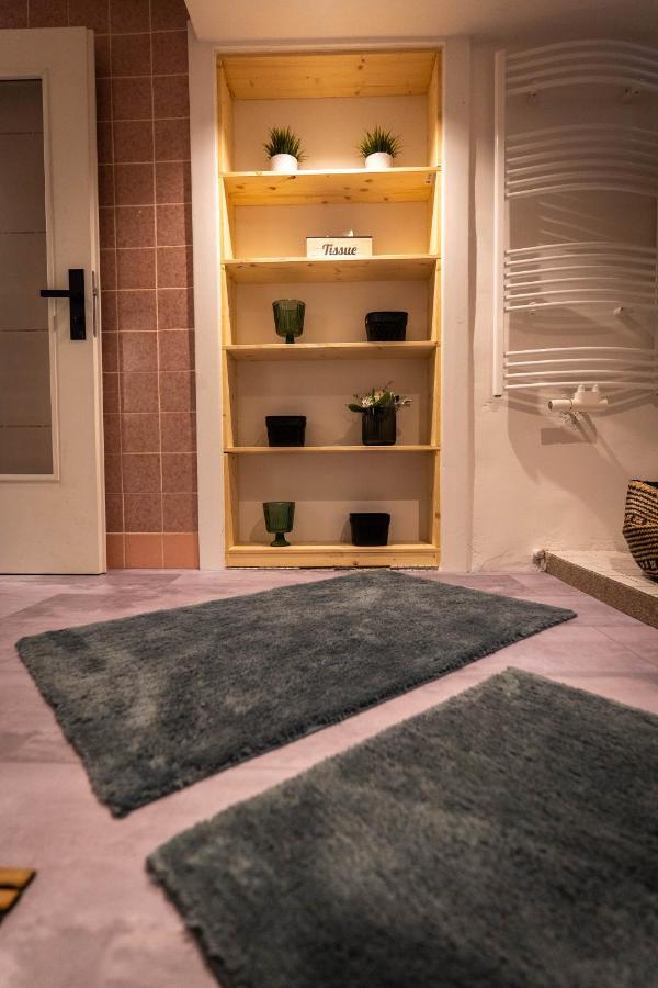 Gemuetliche 2-Zimmer Souterrain Wohnung Düsseldorf Kültér fotó