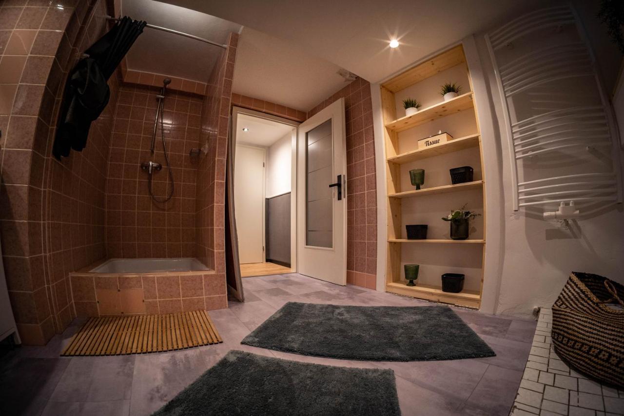 Gemuetliche 2-Zimmer Souterrain Wohnung Düsseldorf Kültér fotó